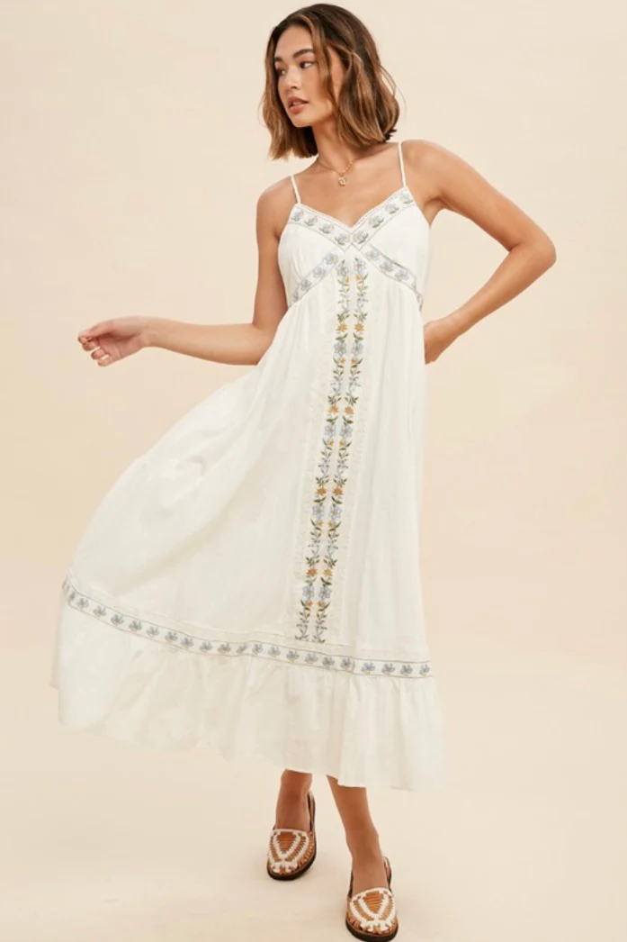 Laura - Vestido Midi Bordado Summer Breeze