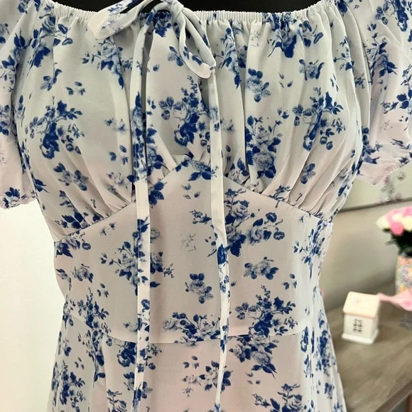 Lara - Vestido midi con escote cuadrado estampado floral